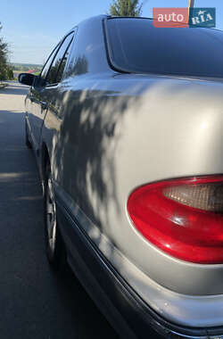 Седан Mercedes-Benz E-Class 2001 в 