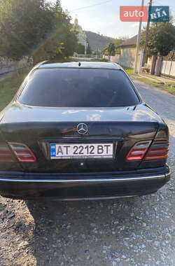 Седан Mercedes-Benz E-Class 2001 в Чорткові