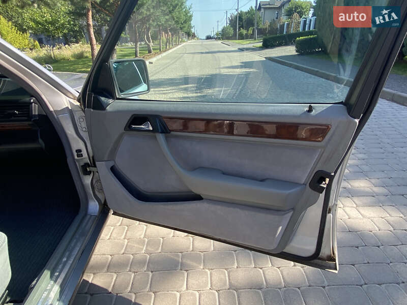 Седан Mercedes-Benz E-Class 1994 в Львове