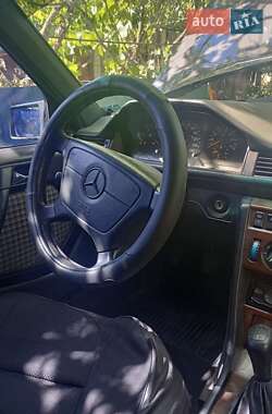Седан Mercedes-Benz E-Class 1992 в Ананьїві