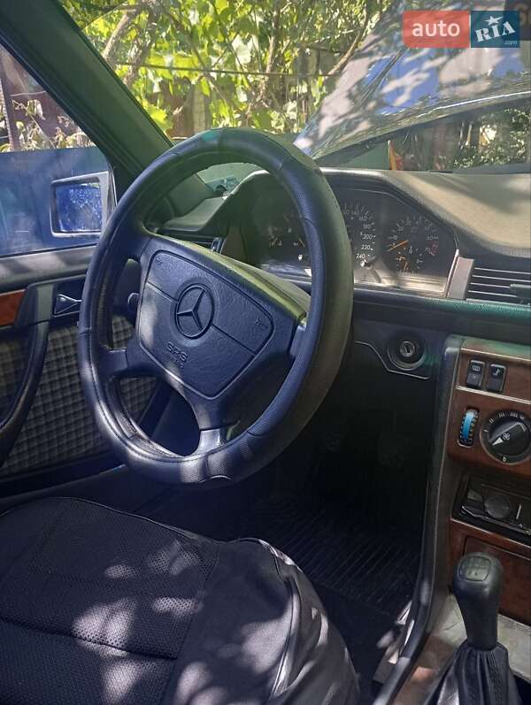 Mercedes-Benz E-Class 1992