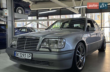 Седан Mercedes-Benz E-Class 1993 в 