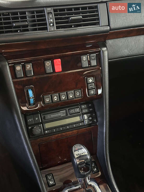 Седан Mercedes-Benz E-Class 1993 в Києві