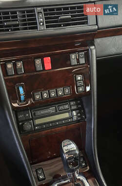 Седан Mercedes-Benz E-Class 1993 в 