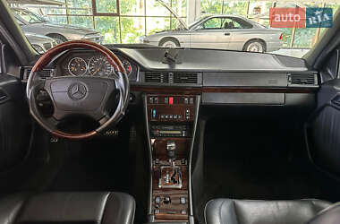 Седан Mercedes-Benz E-Class 1993 в 