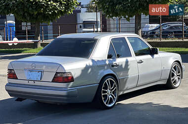 Седан Mercedes-Benz E-Class 1993 в 