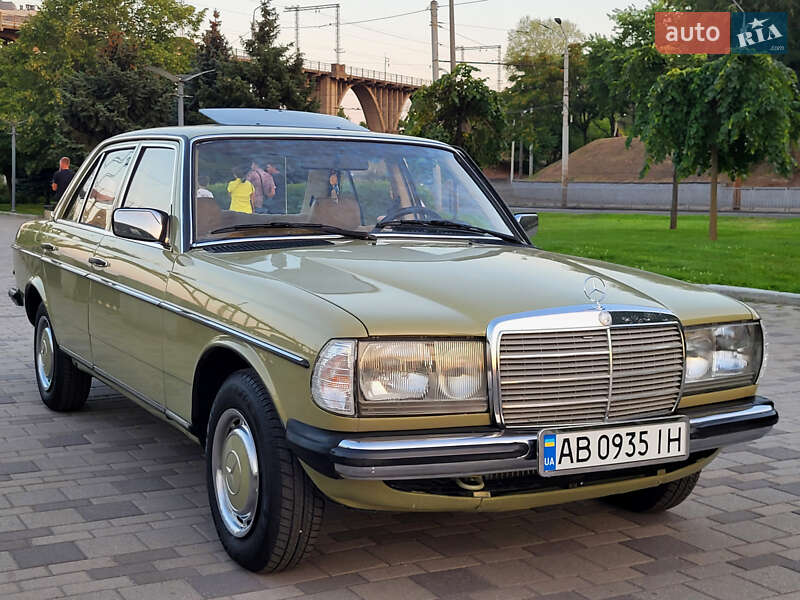 Седан Mercedes-Benz E-Class 1983 в Днепре