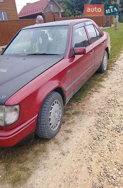 Седан Mercedes-Benz E-Class 1986 в 
