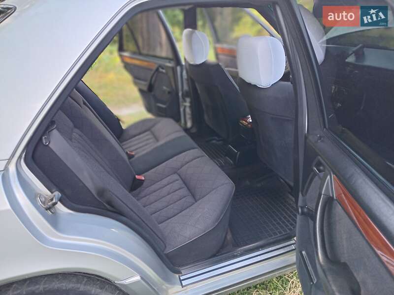 Седан Mercedes-Benz E-Class 1993 в Золочеві фото 5 Седан Mercedes-Benz E-Class 1993 в Золочеві