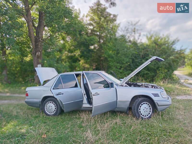 Седан Mercedes-Benz E-Class 1993 в Золочеві фото 9 Седан Mercedes-Benz E-Class 1993 в Золочеві