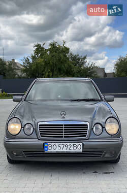 Седан Mercedes-Benz E-Class 1998 в Волочиську