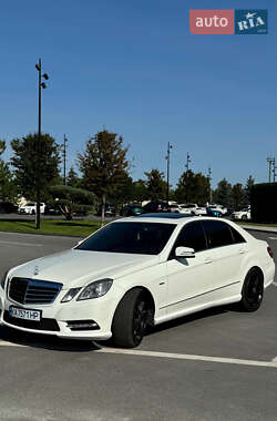 Седан Mercedes-Benz E-Class 2012 в Днепре