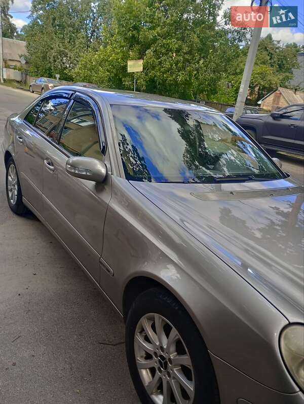 Седан Mercedes-Benz E-Class 2004 в Ірпені