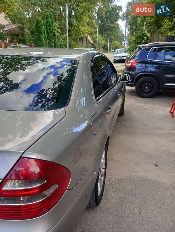Седан Mercedes-Benz E-Class 2004 в Ірпені