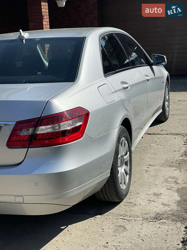 Седан Mercedes-Benz E-Class 2010 в Сумах