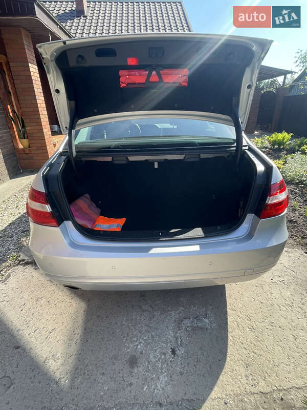 Седан Mercedes-Benz E-Class 2010 в Сумах