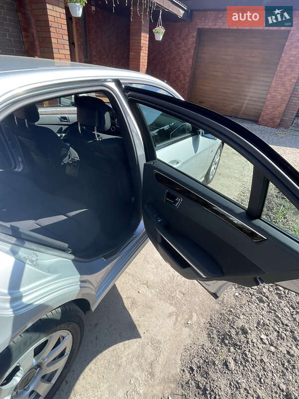 Седан Mercedes-Benz E-Class 2010 в Сумах