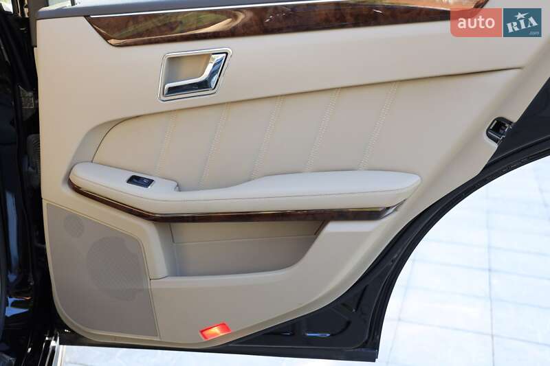 Седан Mercedes-Benz E-Class 2011 в Киеве