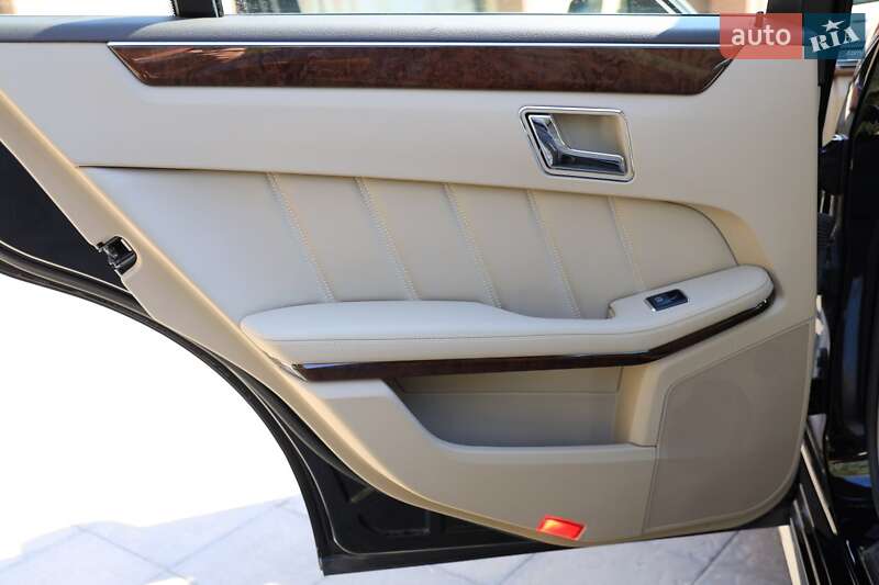 Седан Mercedes-Benz E-Class 2011 в Киеве