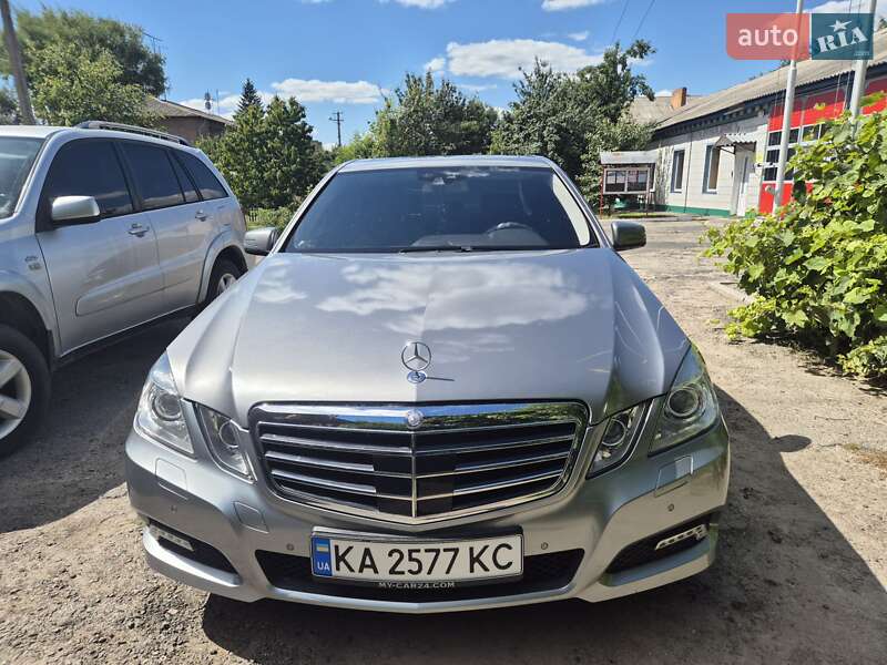 Седан Mercedes-Benz E-Class 2010 в Лубнах