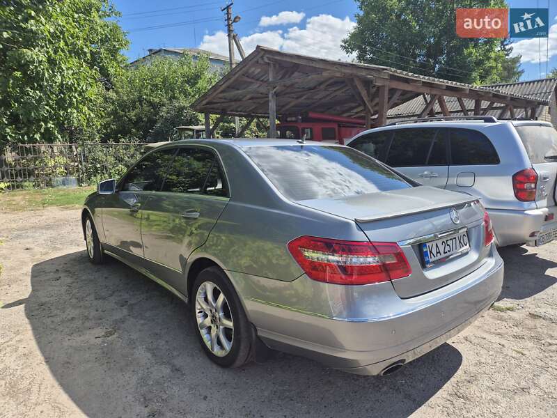 Седан Mercedes-Benz E-Class 2010 в Лубнах