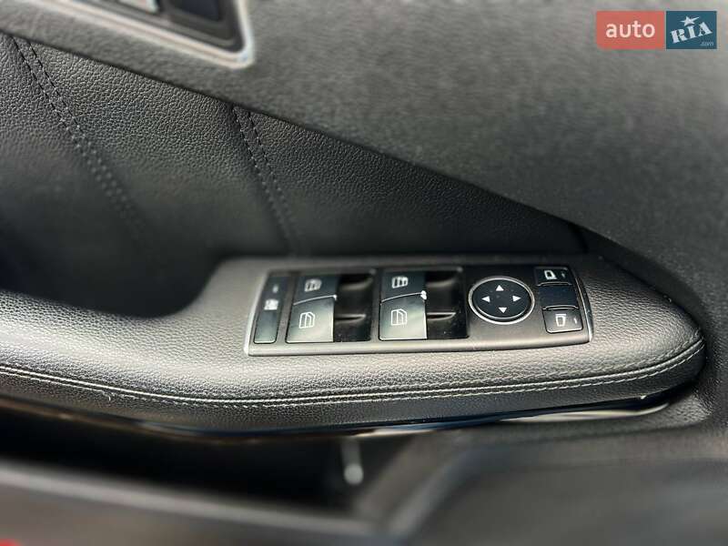 Седан Mercedes-Benz E-Class 2011 в Ужгороді