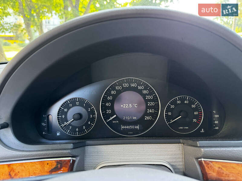 Седан Mercedes-Benz E-Class 2004 в Киеве