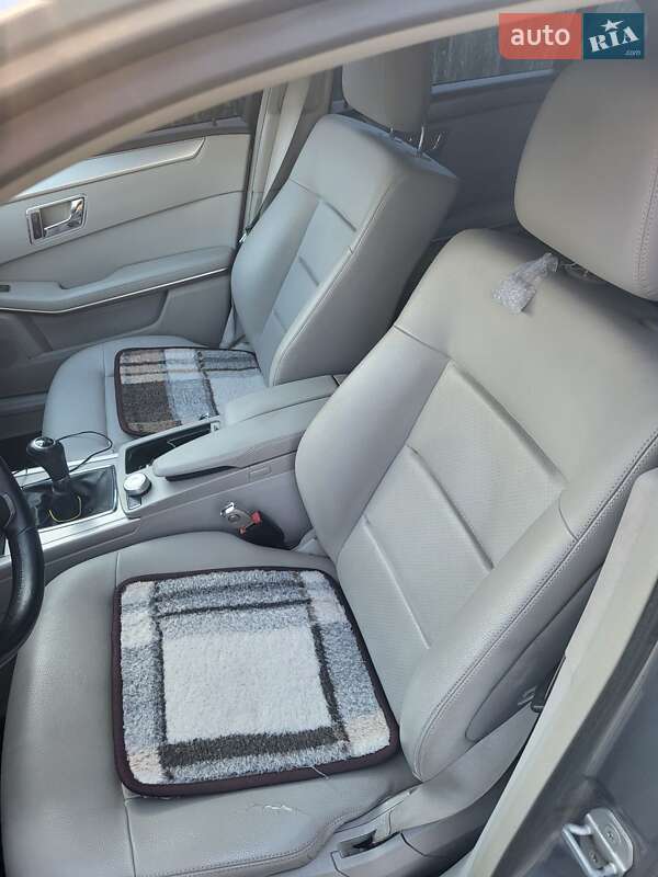 Седан Mercedes-Benz E-Class 2009 в Хусті