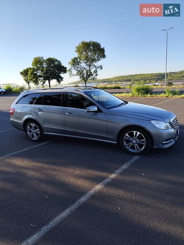 Универсал Mercedes-Benz E-Class 2012 в Тячеве