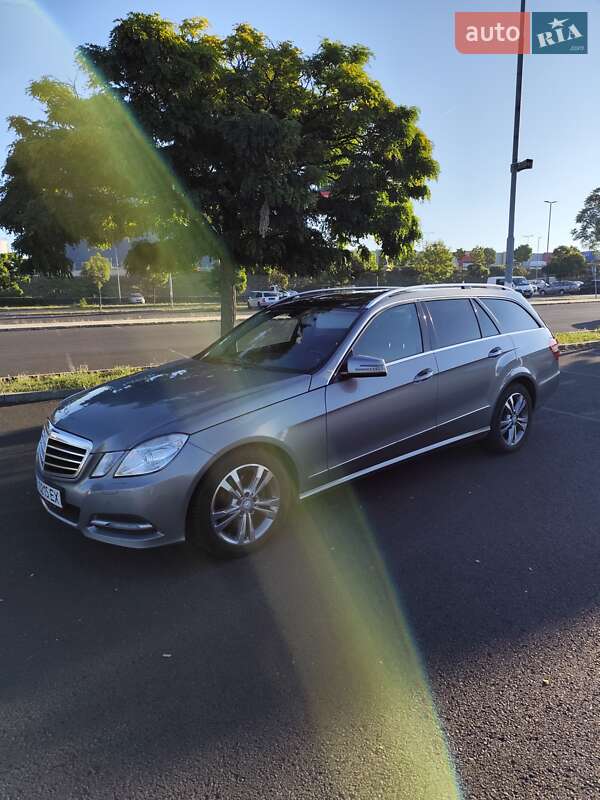 Универсал Mercedes-Benz E-Class 2012 в Тячеве