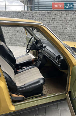 Седан Mercedes-Benz E-Class 1979 в 