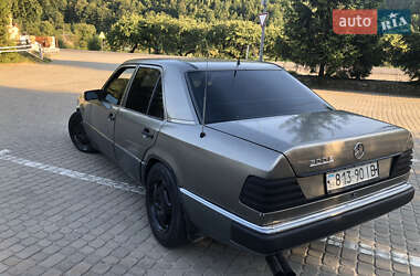 Седан Mercedes-Benz E-Class 1993 в 