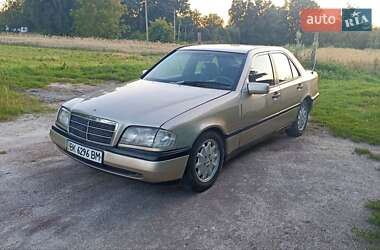 Седан Mercedes-Benz E-Class 1994 в Корце