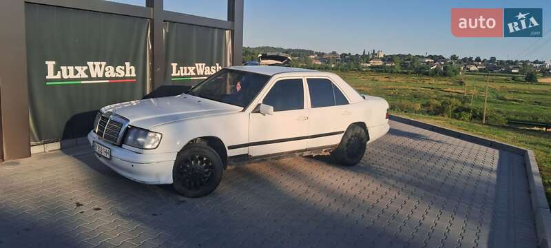 Седан Mercedes-Benz E-Class 1987 в Шумске фото 15 Седан Mercedes-Benz E-Class 1987 в Шумске