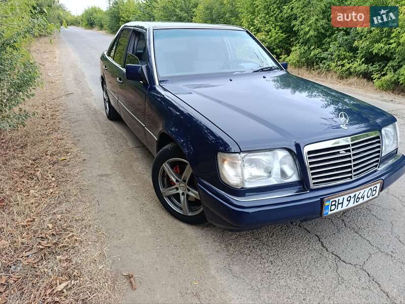 Седан Mercedes-Benz E-Class 1990 в Одессе
