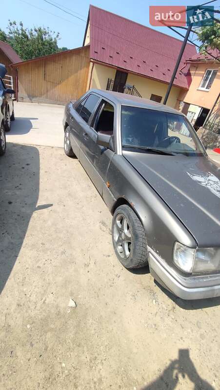 Седан Mercedes-Benz E-Class 1993 в Іршаві