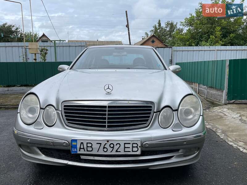 Седан Mercedes-Benz E-Class 2002 в  фото Седан Mercedes-Benz E-Class 2002 в