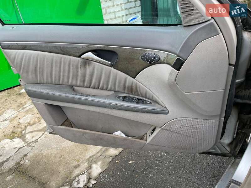 Седан Mercedes-Benz E-Class 2002 в Липовці