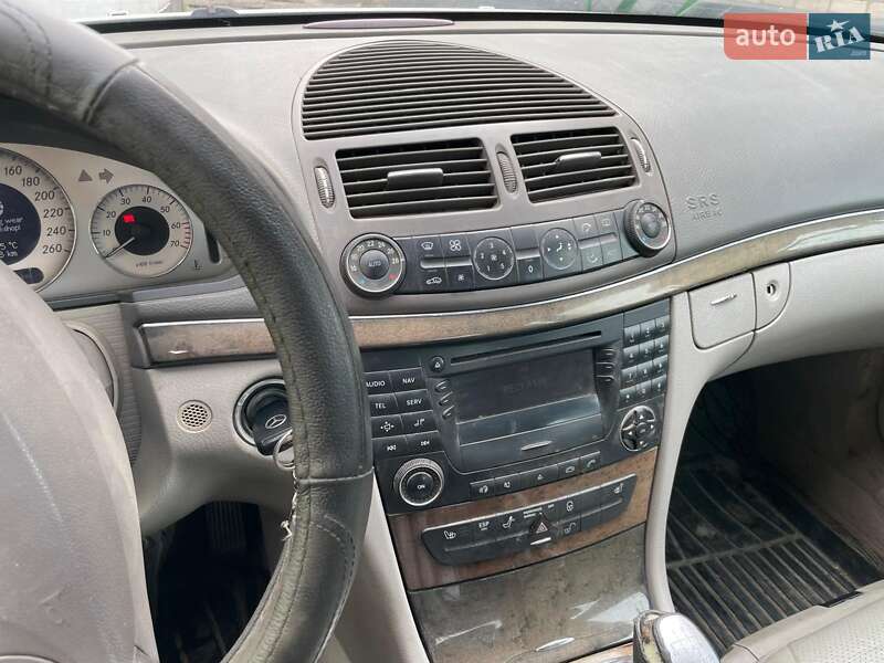 Седан Mercedes-Benz E-Class 2002 в Липовці