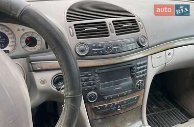 Седан Mercedes-Benz E-Class 2002 в  фото 12 Седан Mercedes-Benz E-Class 2002 в