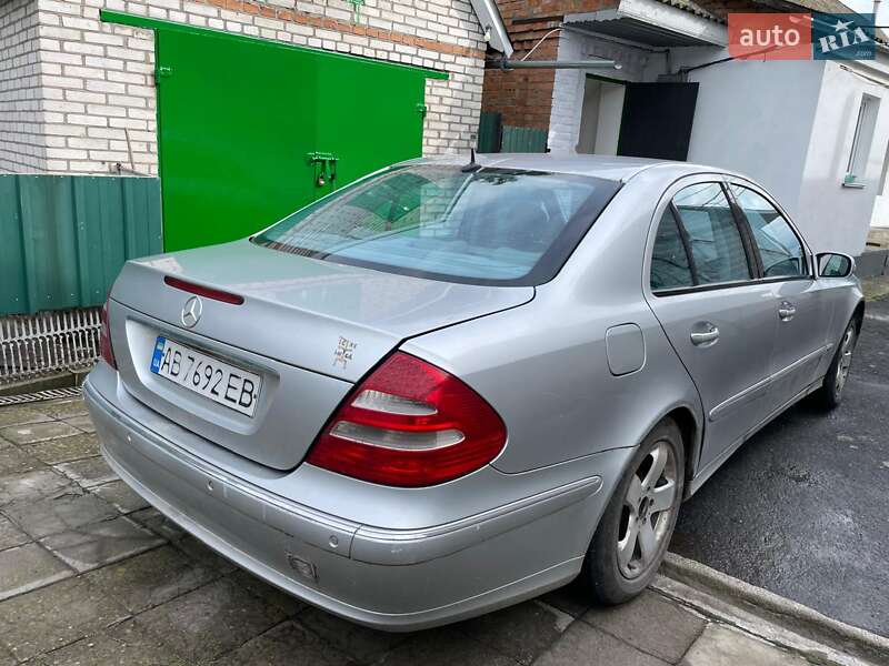 Седан Mercedes-Benz E-Class 2002 в Липовці