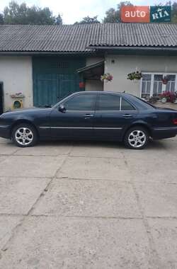 Седан Mercedes-Benz E-Class 2000 в 