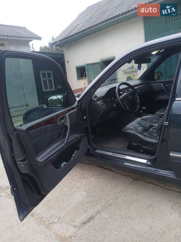 Седан Mercedes-Benz E-Class 2000 в Черновцах