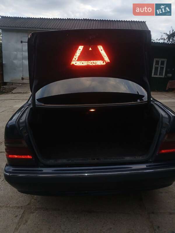 Седан Mercedes-Benz E-Class 2000 в Черновцах