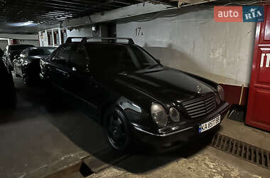 Седан Mercedes-Benz E-Class 2000 в Киеве