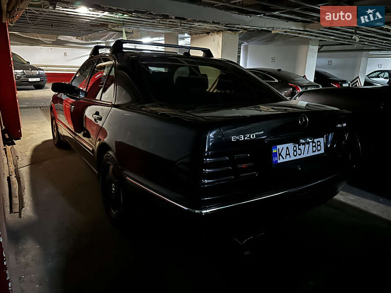 Седан Mercedes-Benz E-Class 2000 в Киеве