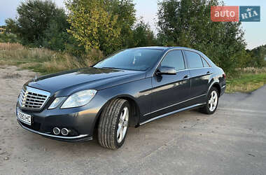 Седан Mercedes-Benz E-Class 2011 в Луцке