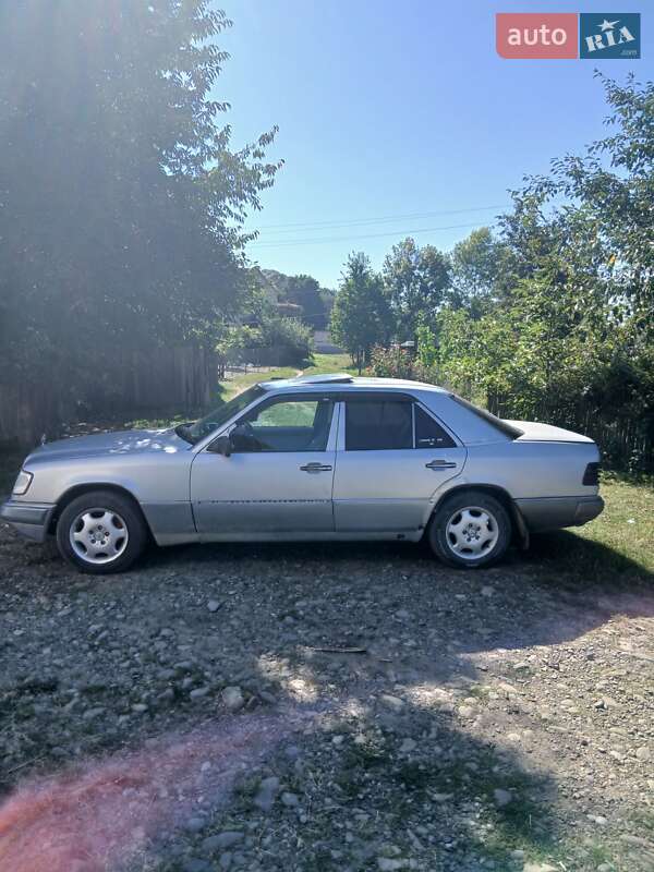 Седан Mercedes-Benz E-Class 1993 в Мілієве