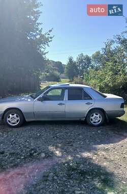 Седан Mercedes-Benz E-Class 1993 в 