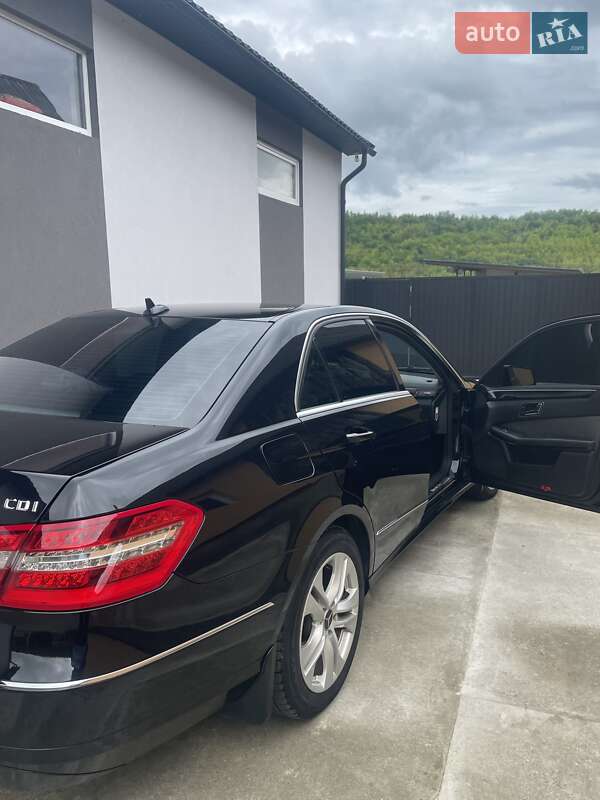 Седан Mercedes-Benz E-Class 2010 в Крайниково